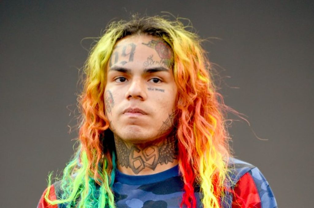 Who is 6ix9ine Boyfriend? Does He Have a Boyfriend? tmp name 3 657 1670768341 233 dblbig